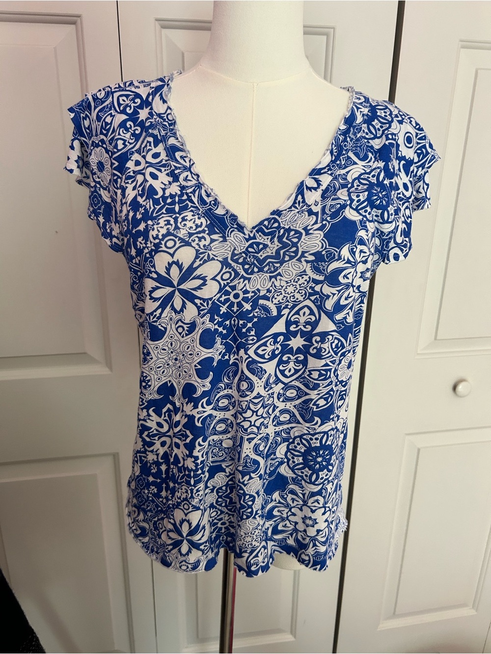 Maeve Blue and White V-Neck Short Sleeve Floral Tile Print Top
